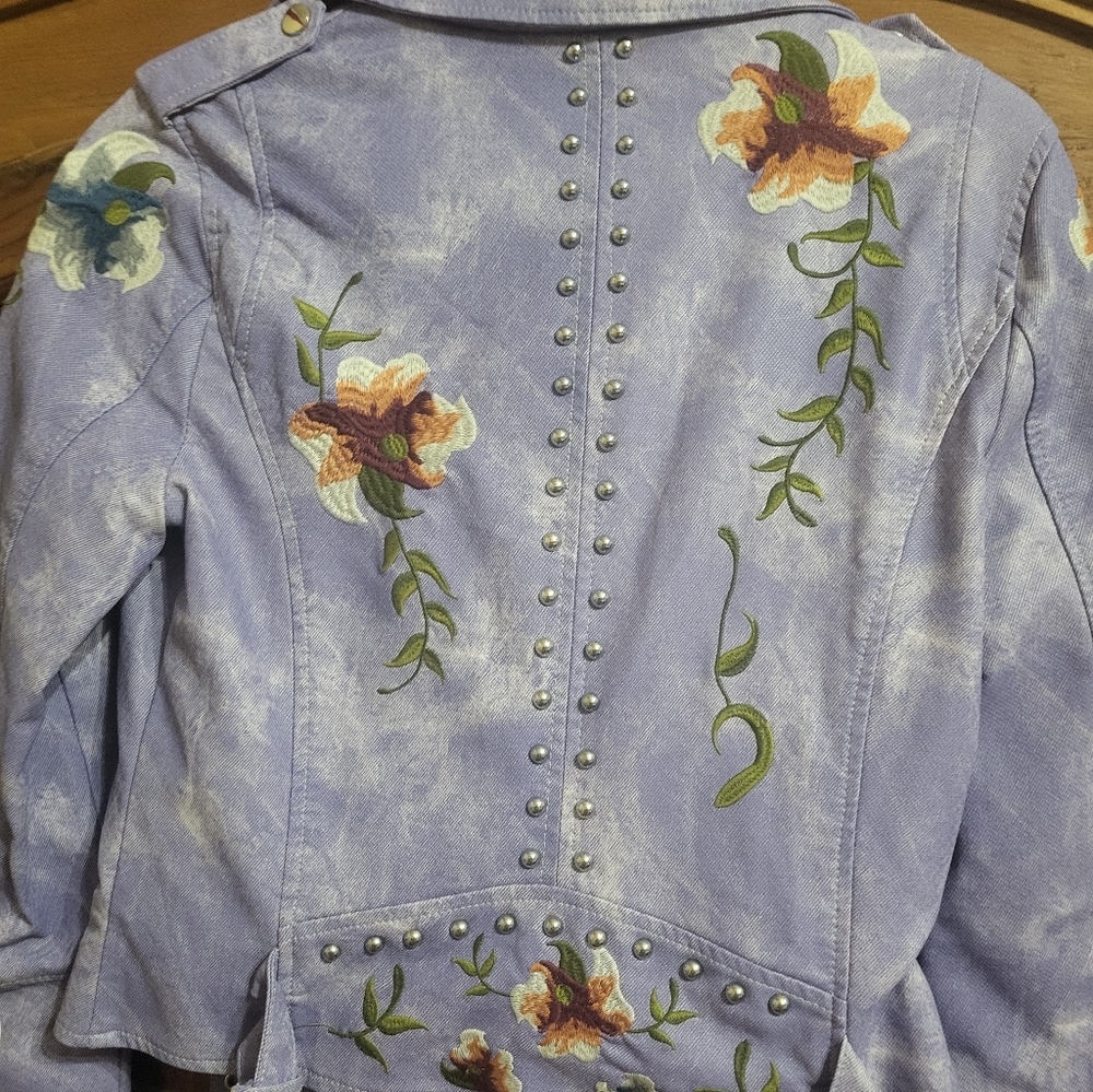 AFTF Basic Women's Embroidered Floral Jacket - Picture 8 of 12